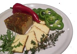Käse im Paprika-Kräuter-Mantel